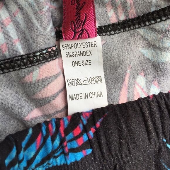 Kimberly C. O/S Cool red blue Palm tree leggings - Picture 5 of 5